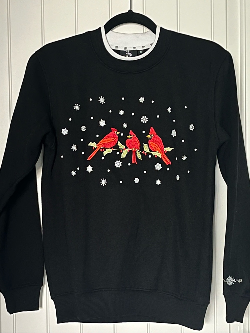 King Universal Crewneck with Red Cardinal Trio